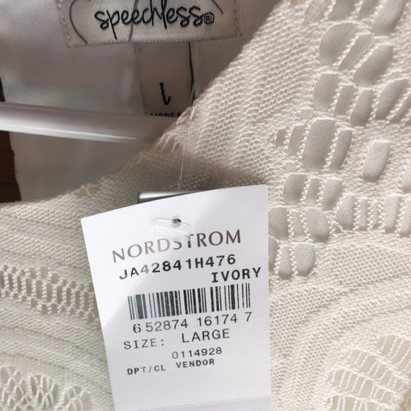 Ivory Vintage and Lace-like Dress - Picture 2 of 3